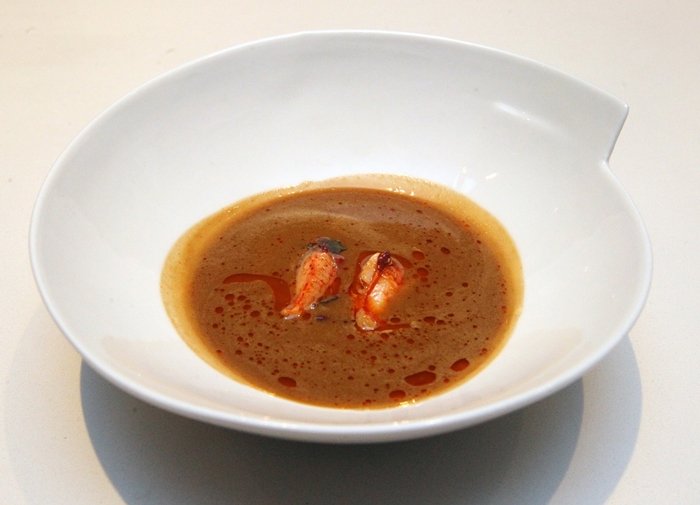 龙虾汤，浓缩了龙虾的全部精华，浓郁得无可挑剔。