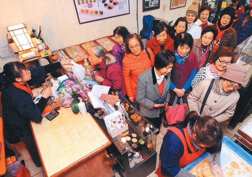 台北堂经历土地征收，店面较最初减少约一半，十多个客人进来就挤满整间店。