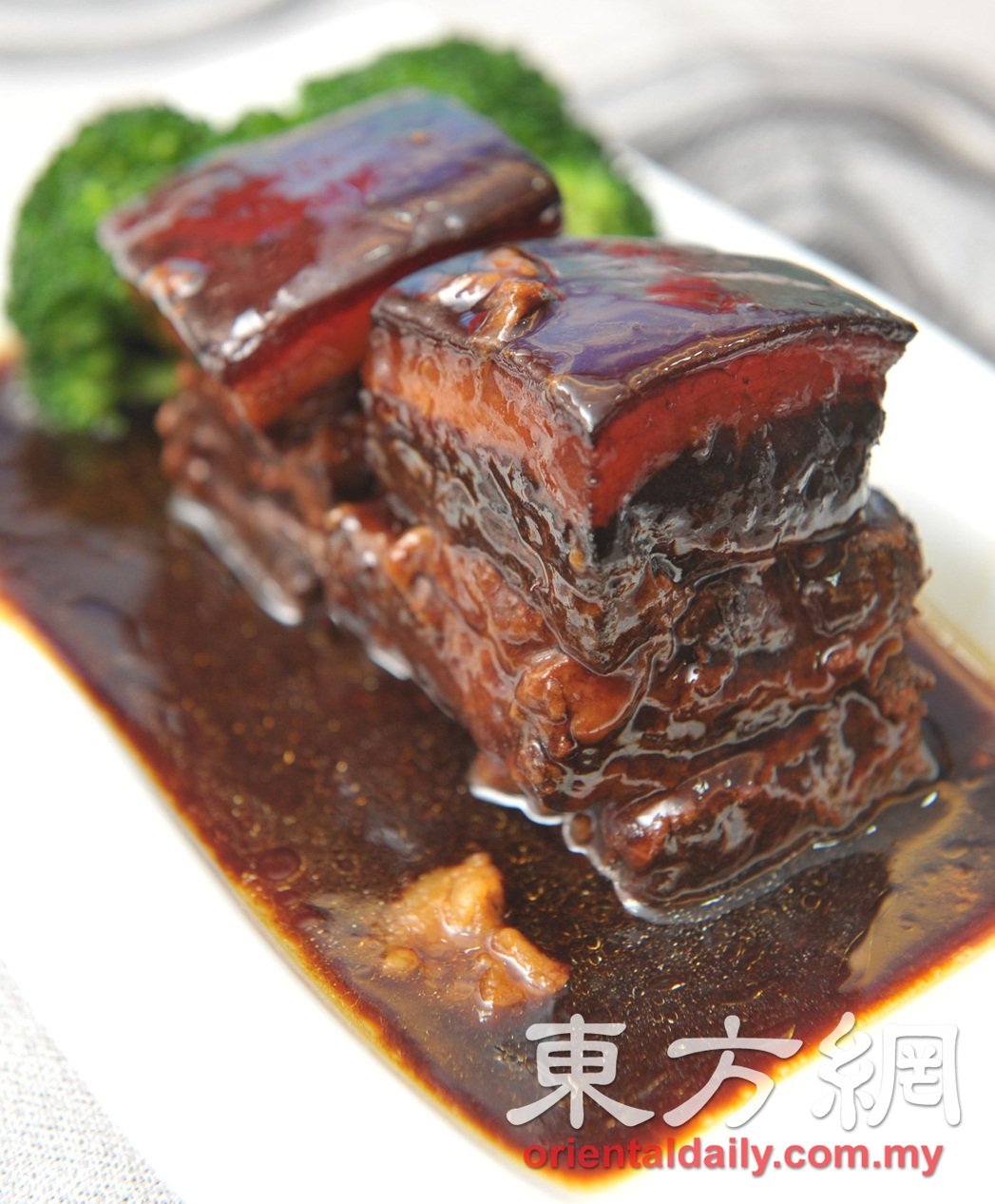 东坡肉是上海菜，但是陈宝发却花心思研究，让味道更上一层楼，带甜味的肉汁，味道一流，不妨一试。