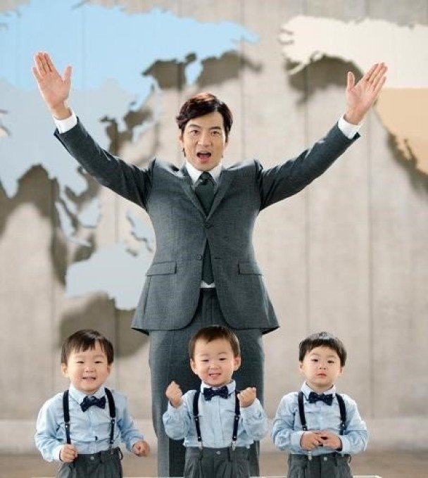 大韩民国万岁被称作“最萌三胞胎”，可爱模样萌翻不少粉丝。