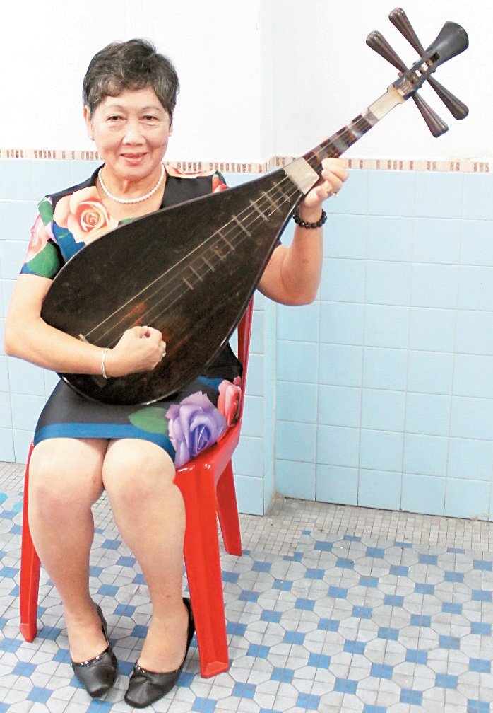 有别与其他中华音乐，泉州南音的琵琶以打横方式演奏。