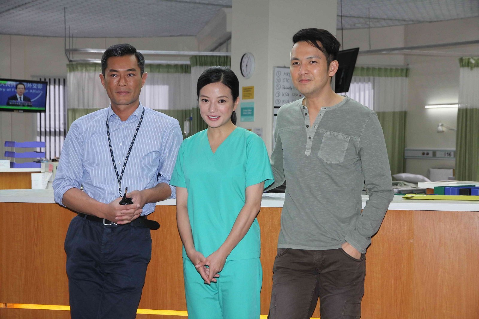 古天乐（左起）、赵薇及锺汉良等现身番禺为新电影《三人行》拍摄戏份。（图取自香港《东网》）