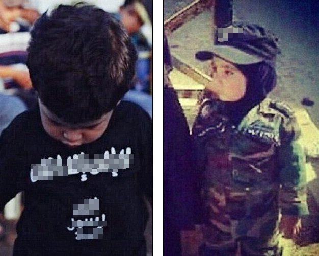 除了一般的T恤，ISIL还让儿童穿上圣战士的军服。（图取自《每日邮报》）