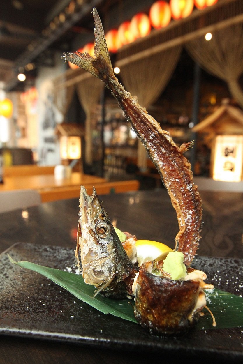 Saba Fish Ichiyaboshi--鲭鱼一夜干，鱼肉吃起来焦香湿润，带有淡淡的咸味，却不至于掩盖鱼天然的鲜甜味，还有一抹若有似无的酒香，配一碗白饭刚好。