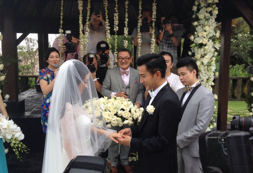 杨幂和刘愷威2013年于巴厘岛完婚，双方父母及部分亲人出席。