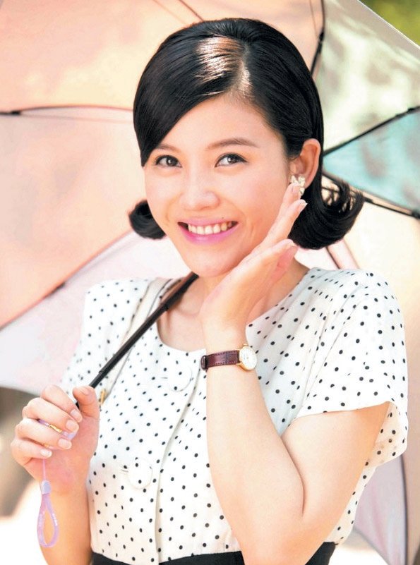 杨子姗曾凭 《重返2 0 岁》 赢得上海影展传媒大奖最佳 女主角， 可惜这回落马。