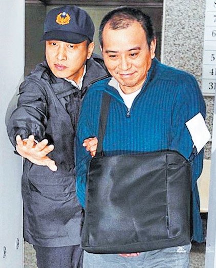 张作骥（右）4月因 性侵案遭判刑入监。