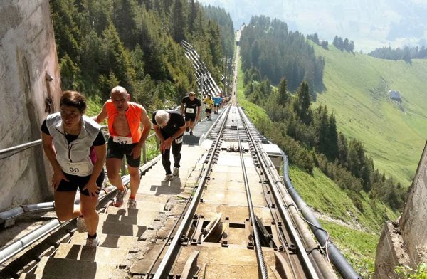 尼森山阶梯只在每年6月举办的“尼森阶梯大赛”开放给参赛者。（图取自互联网）