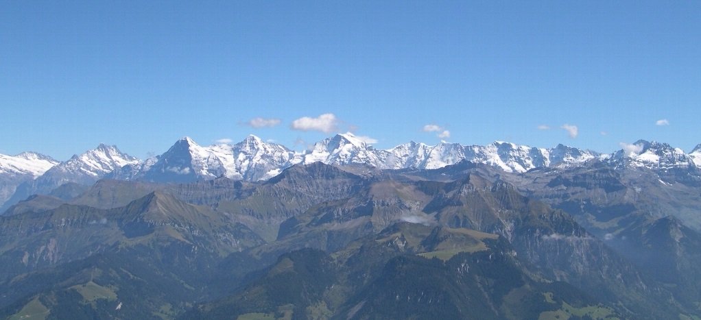 从尼森山可观赏阿尔卑斯山脉的壮观雪峰。（图取自互联网）