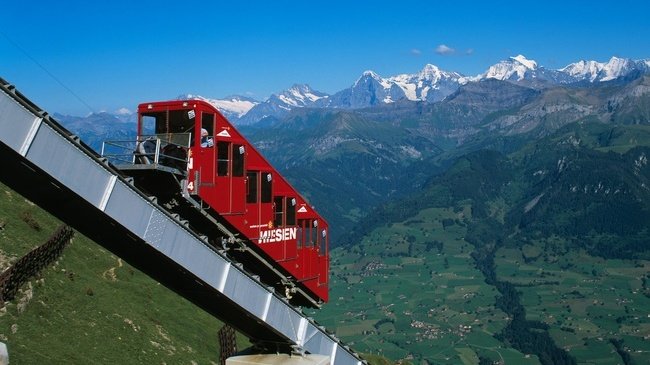 游客可坐缆车登上尼森山，饱览沿途美景。（图取自互联）