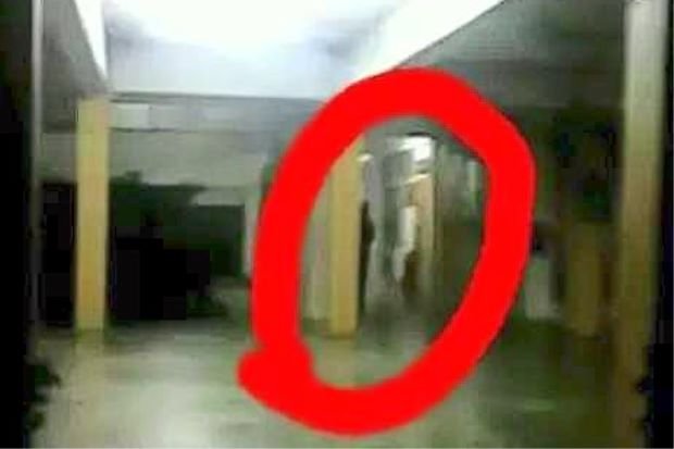 学生在学校拍到疑似幽灵照片。（图取自《星报》）