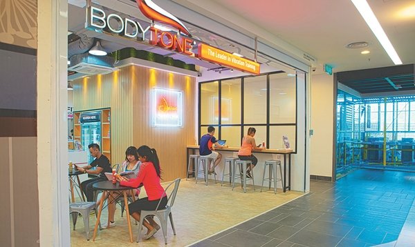 Bodytone于梳邦再也区新开的健身中心备有饮料吧，为训练者提供清凉的果汁。