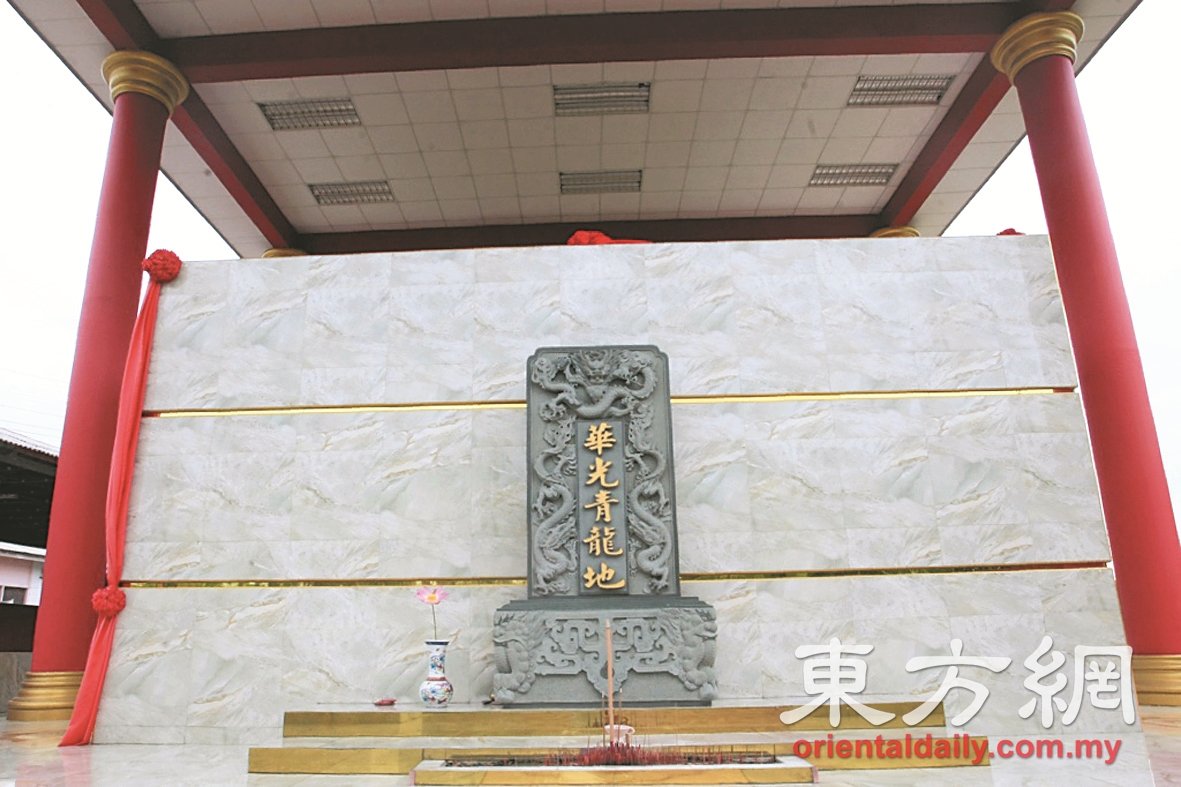 华光青龙地，就是华光庙现有的龙骨塔，供奉著当年相传即将修炼成龙的巨蛇蛇骨。
