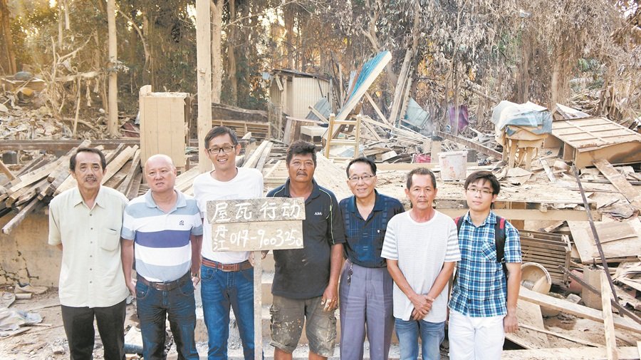 2014年一场大水灾，摧残了不少居民的家园，当时Happy Move好人好事快乐网立马发起了“Gotong-Royong同心协力”活动，协助居民重建家园。