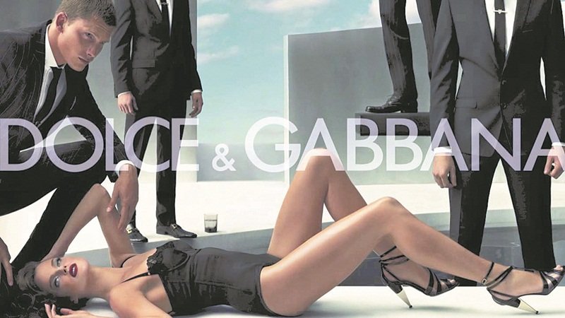 近期终于“从良”的Dolce&amp;Gabbana曾在多年前推出具有群交、性虐、性暗示的广告片，在当时争议可不小。