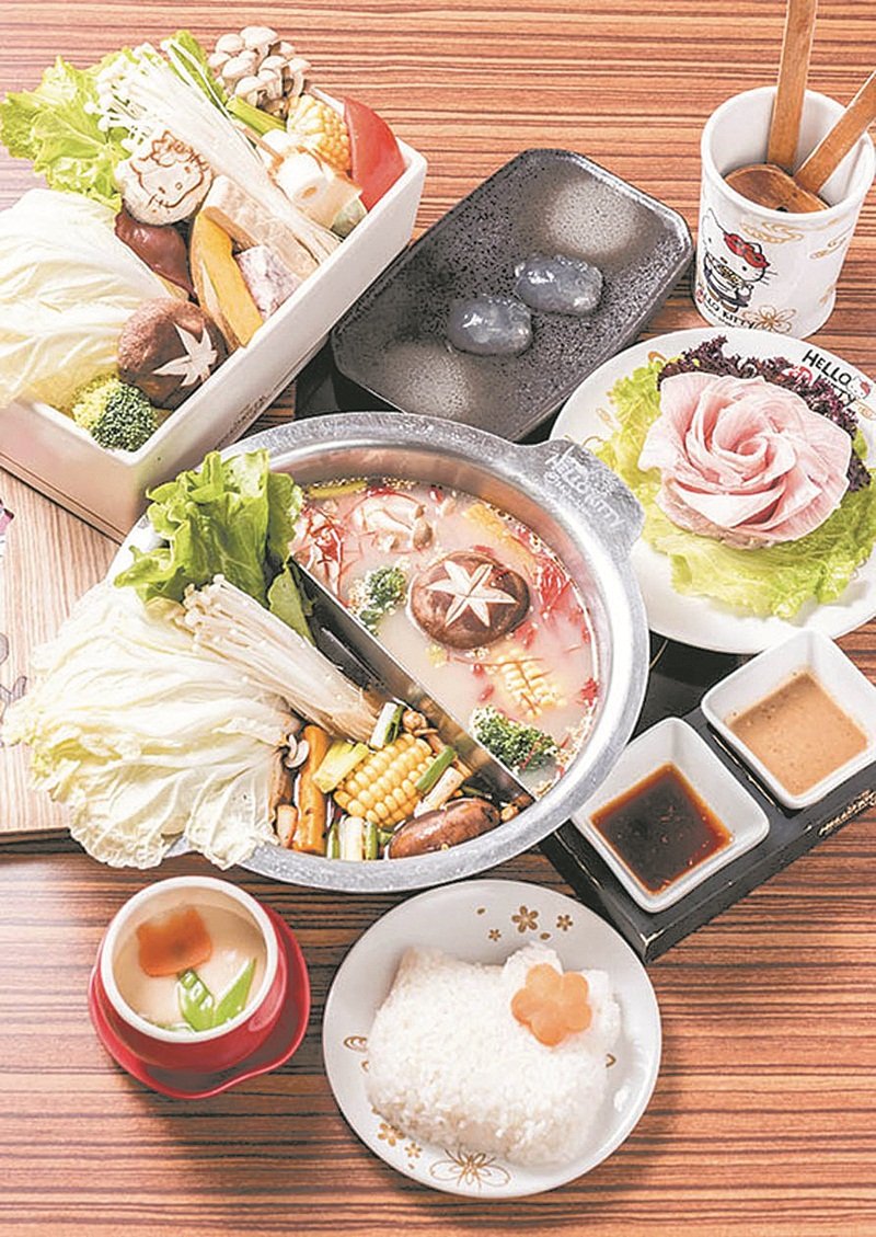 【松板猪】现点现切的松阪猪肉，摆得像玫瑰花般美丽，Q脆的口感，和每一种汤头都很搭配。