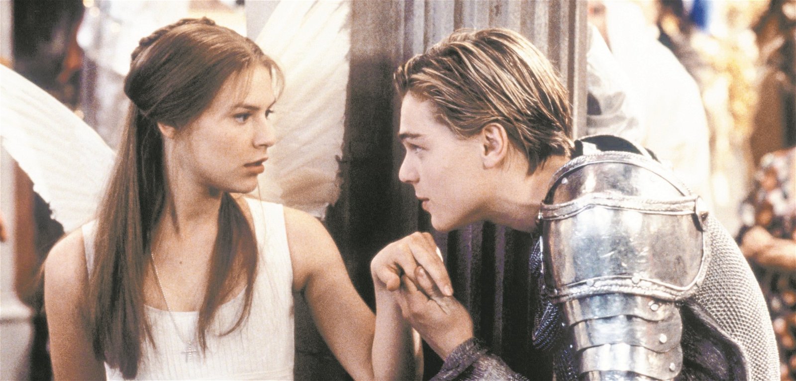 出自莎士比亚之手的《罗密欧与茱丽叶》多次被翻拍电影，1996年由里奥纳度狄卡比奥诠释更是经典。