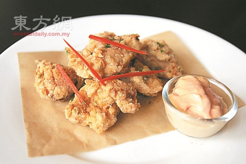 Chicken Karaage是店里的新菜式，炸得酥脆的鸡肉块内里嫩嫩的，带有丝丝辣椒粉香味。