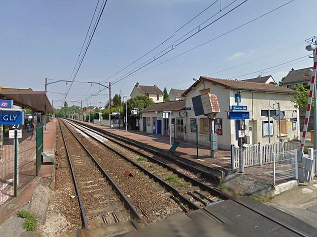 事发地点，巴黎南郊的艾格丽火车站。