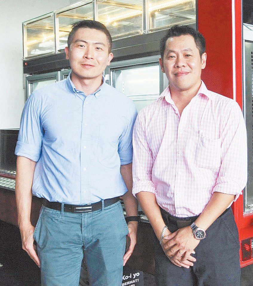 陈奎戬（左）和邓伟伦均是MSA的会员，两人同心协力，希望为本地餐车尽一分力，让餐车风气越来越蓬勃。