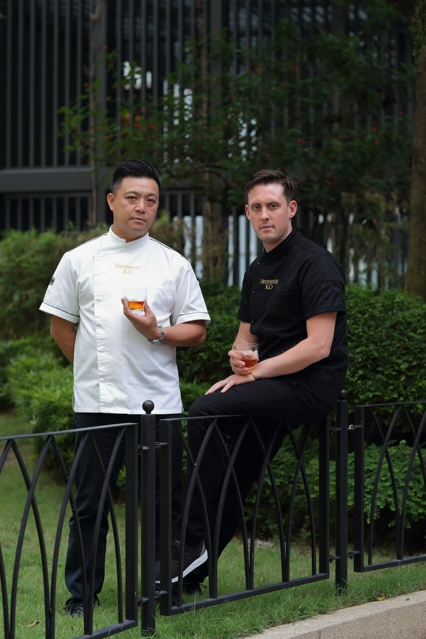 大马名厨文明辉（James Won）（左起）及NUR的创办人和主厨诺丁托普汉姆(Nurdin Topham）将为出席嘉宾献上系列独家晚宴。