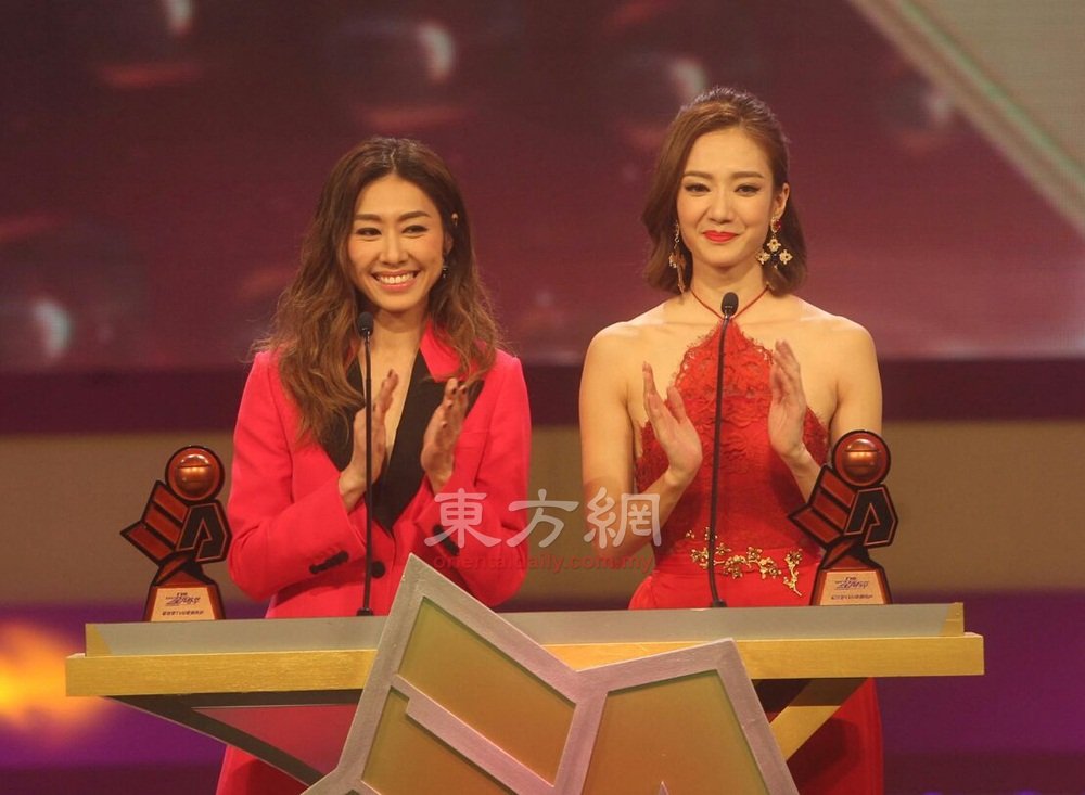 胡定欣及王君馨分别凭着《城寨英雄》的角色获得最喜爱TVB电视角色。