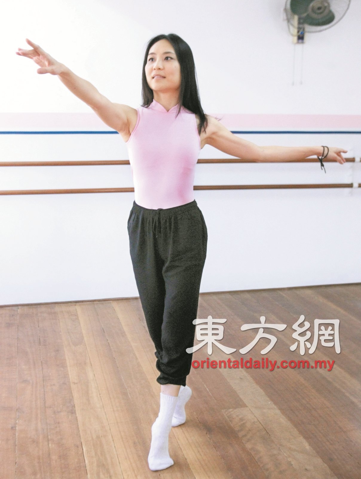 She Moves Me是郑娟清从今年2月开始筹备的舞蹈演出。她一手包办所有事项，对舞蹈的热忱却丝毫不减，“很累，但希望能一直做下去。”