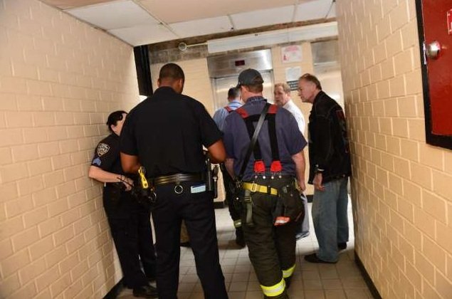 公寓电梯故障，6周大女婴坠楼惨死。