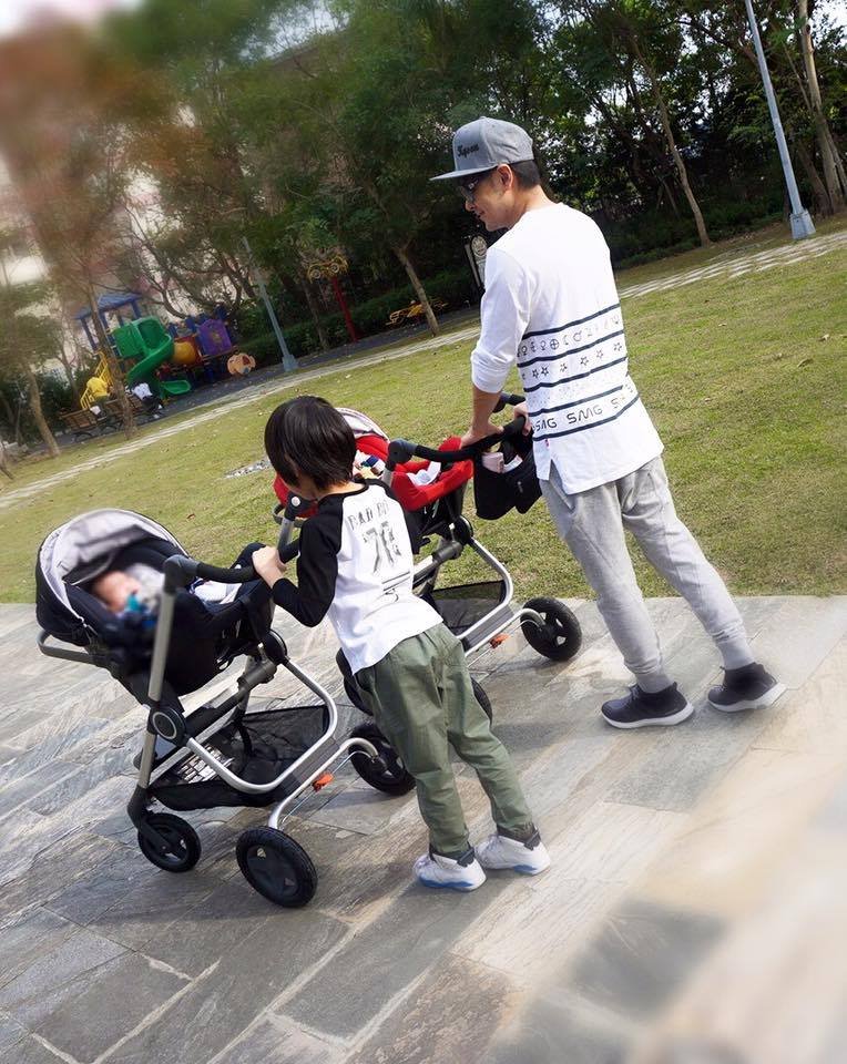 林志颖表示，Kimi相当疼爱2个弟弟，平常不但会抢著帮忙推婴儿车。