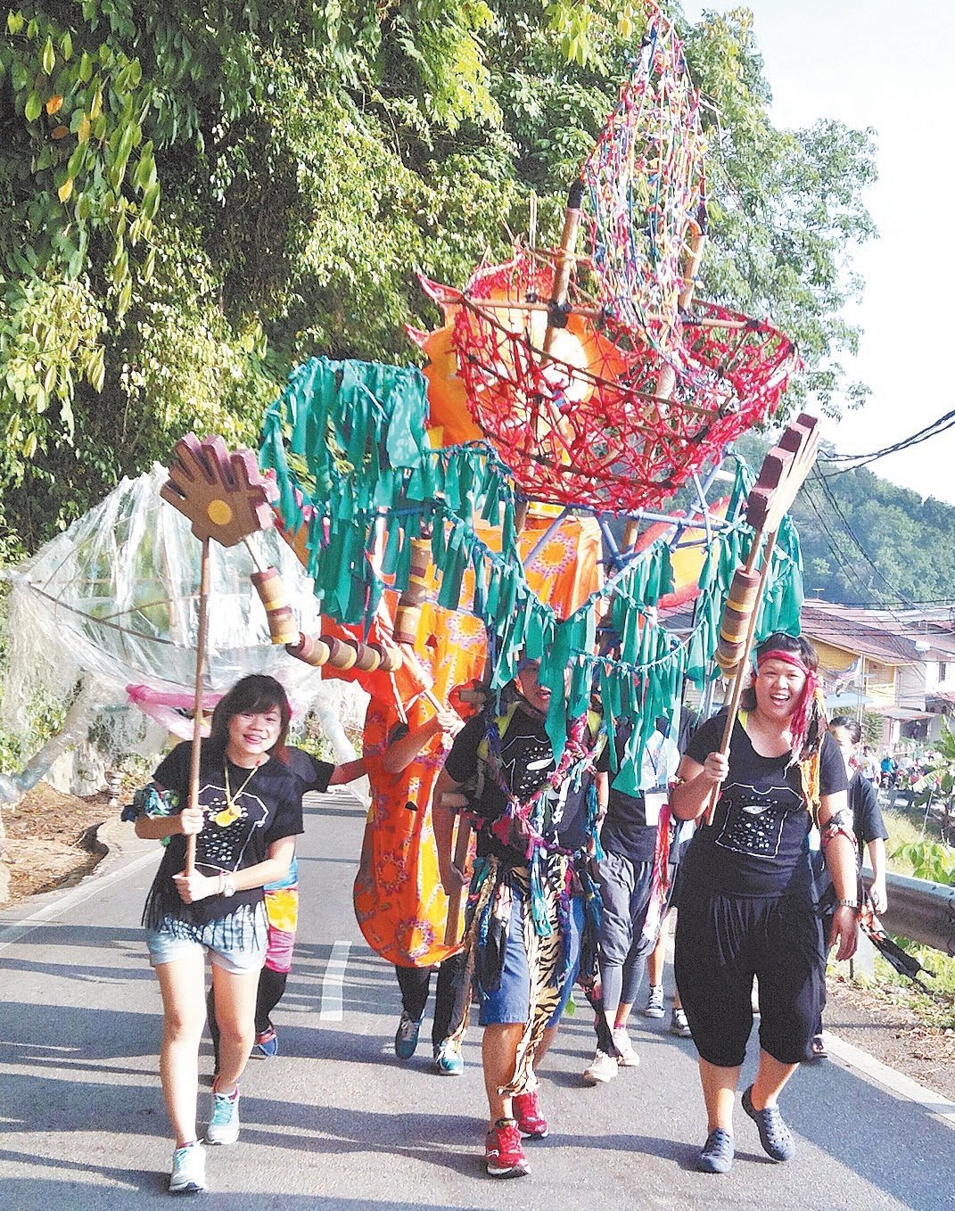 “邦咯海岛节”自2013年起成为邦咯岛的年度盛事，今年停办一届，明年续办。庄立康指，岛民从一开始抱持戒心，到后来下手帮忙，再到提出意见、参与策划，那是一个必经的过程。用3 年时间来创造一个新文化，其实并不算长，现时岛上有自己的舞鱼旗队，在马来西亚可说是独一无二。