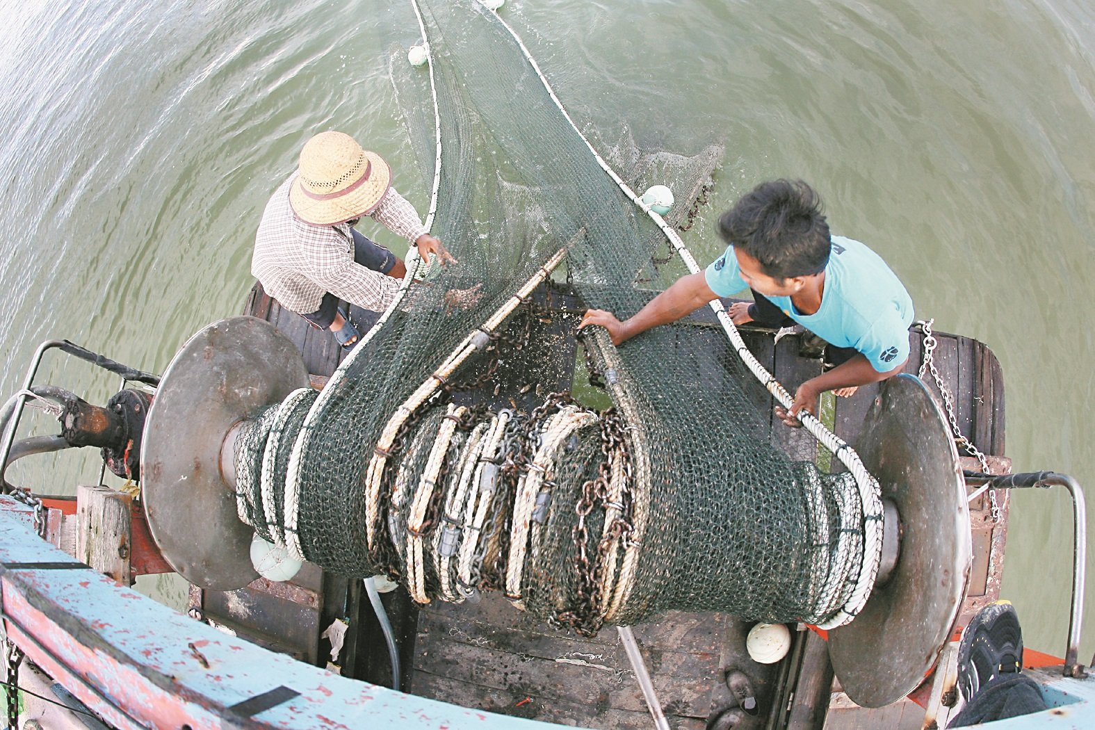 渔民看天吃饭，只要气候好，捕获量也就理想。（档案照）