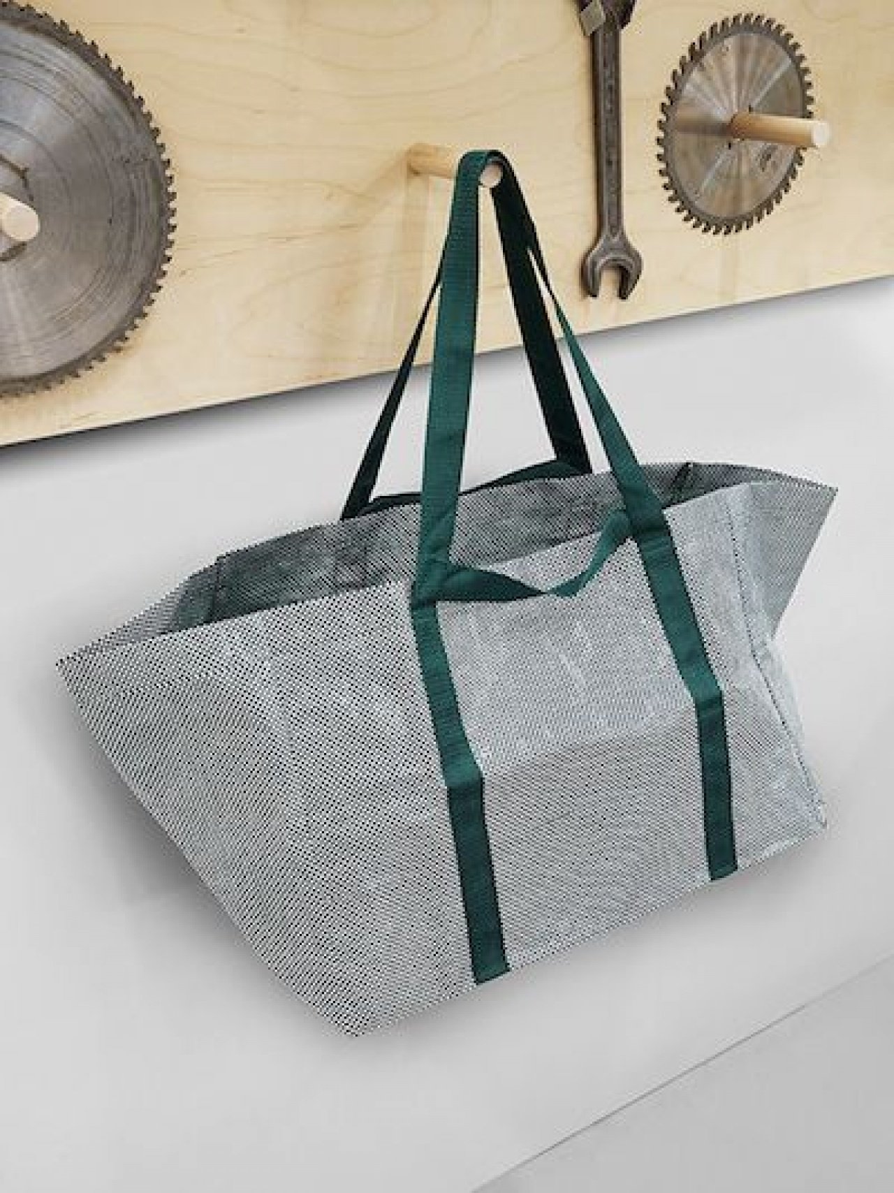 HAY为IKEA新设计的购物袋，不乏时尚感。