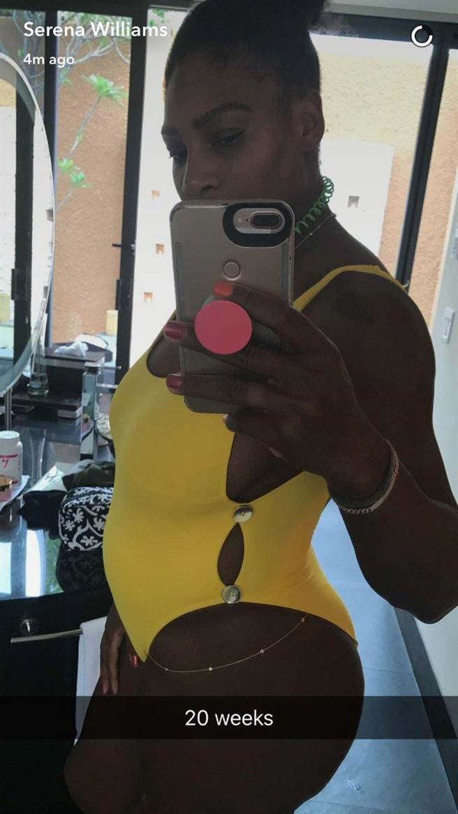 小威通过社交媒体上传了一张孕照，宣布已怀孕20周。