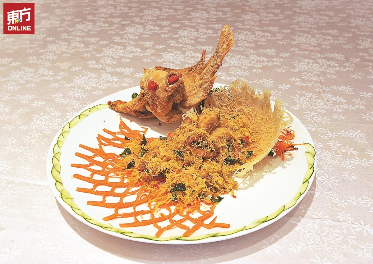 【东湖鱼】炸非洲鱼片，裹上奶油酱，酱汁收得干，口感酥香，是餐厅里的招牌菜之一。