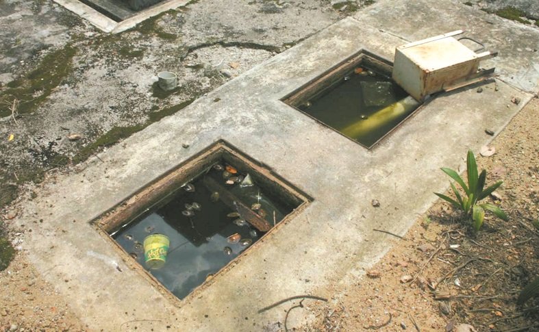若没有定期清理住家独立式化粪池，污水容易泄漏甚至溢出，污染河流。