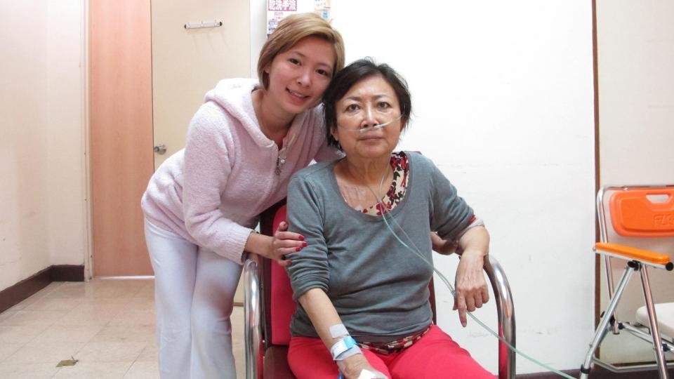Makiyo的妈妈因罹患肺癌，2015年病逝。