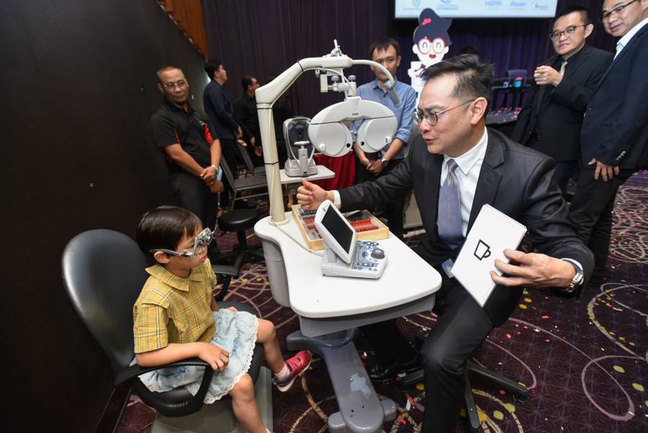 马来西亚眼科视光师协会不定期举办全国护眼意识（National eye healthawareness）路演，以真实体验提高民众对眼部保健的意识。