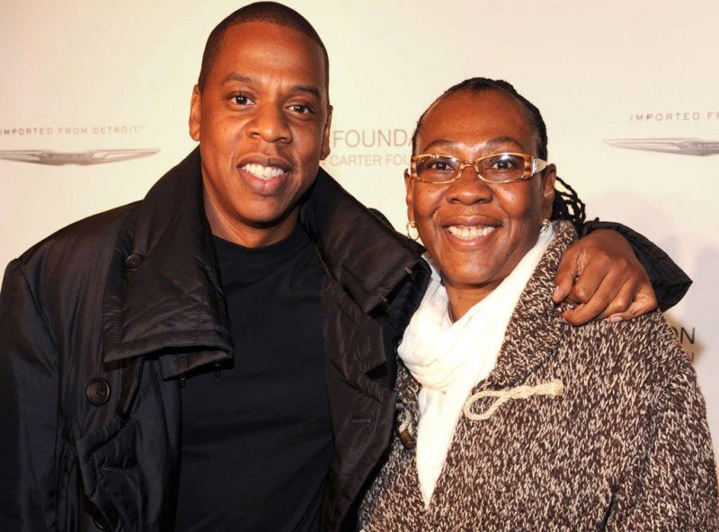 Jay-Z在另一首作品中倾吐对他同性恋母亲的爱。