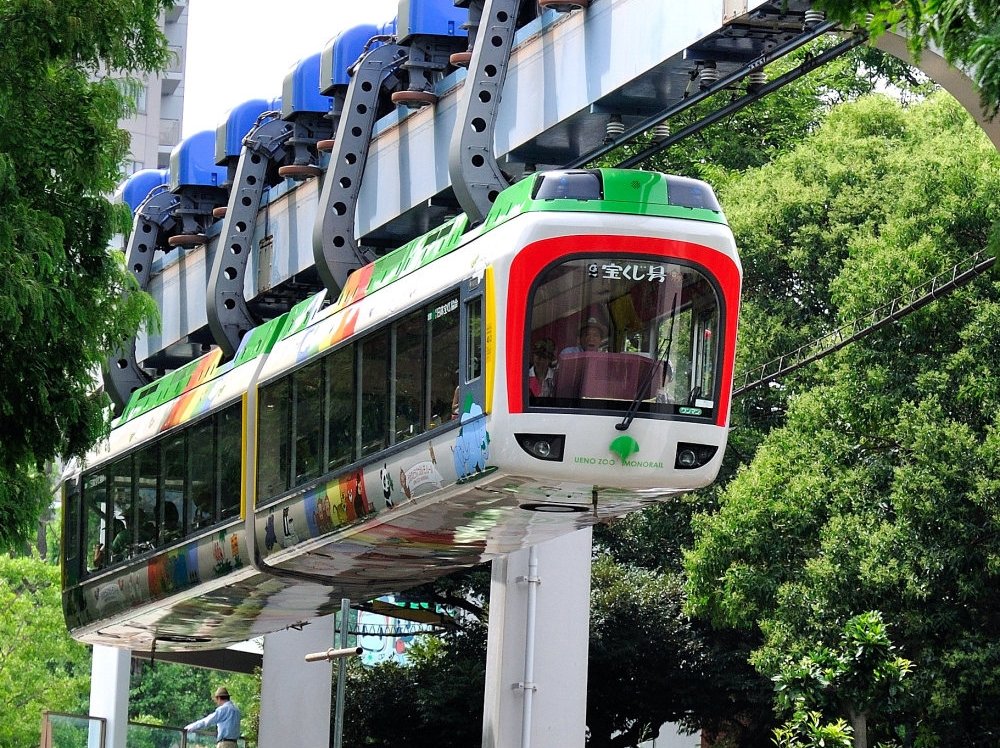 东京上野动物园周边交通便利，有能够直达的列车，园内亦有单轨电车可搭乘。