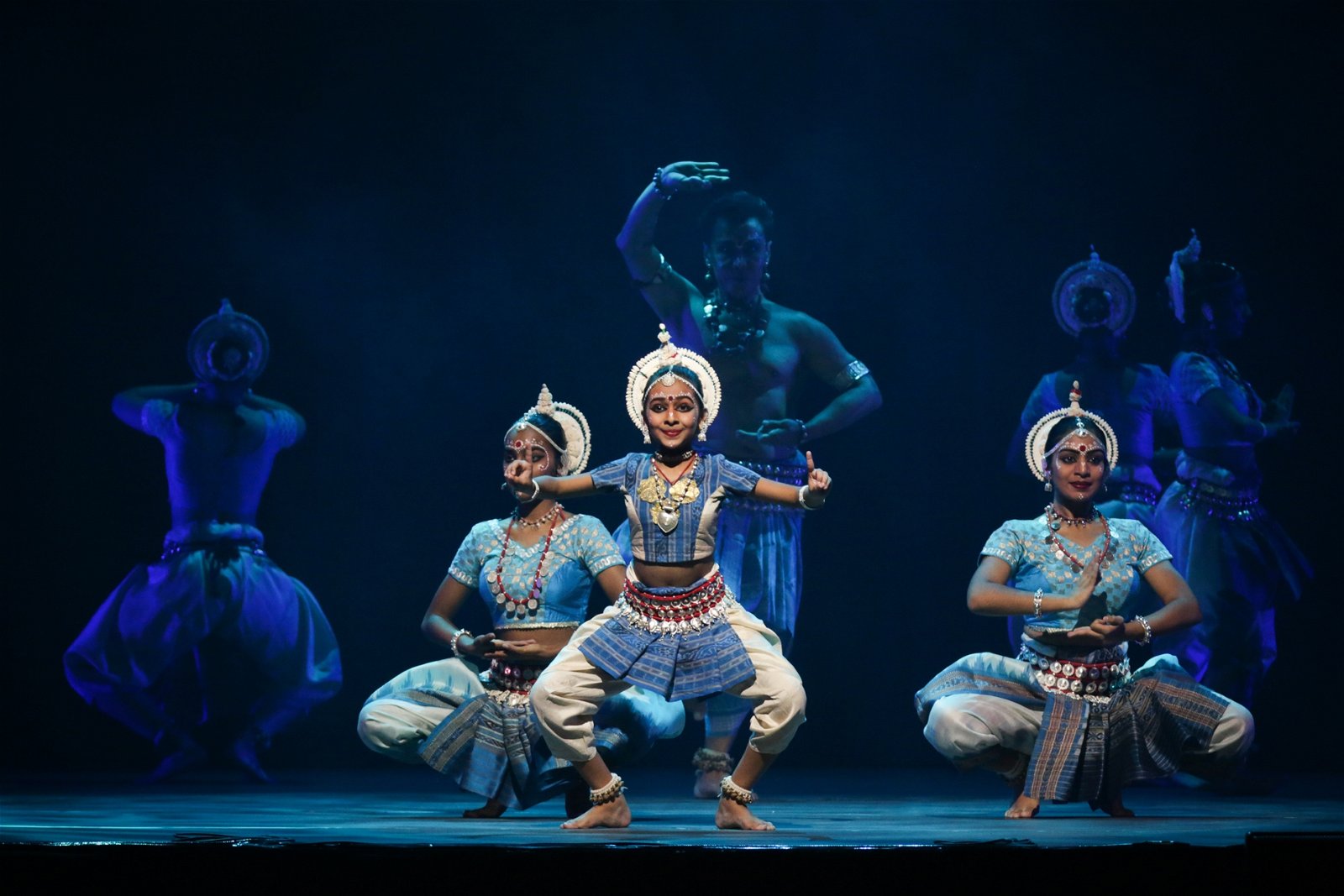 拿督南利依布拉 欣栽培了一群新 生代印度古典舞 蹈表演者，他们 将站在本届华穗 艺术节的舞台上 展现精湛舞艺。