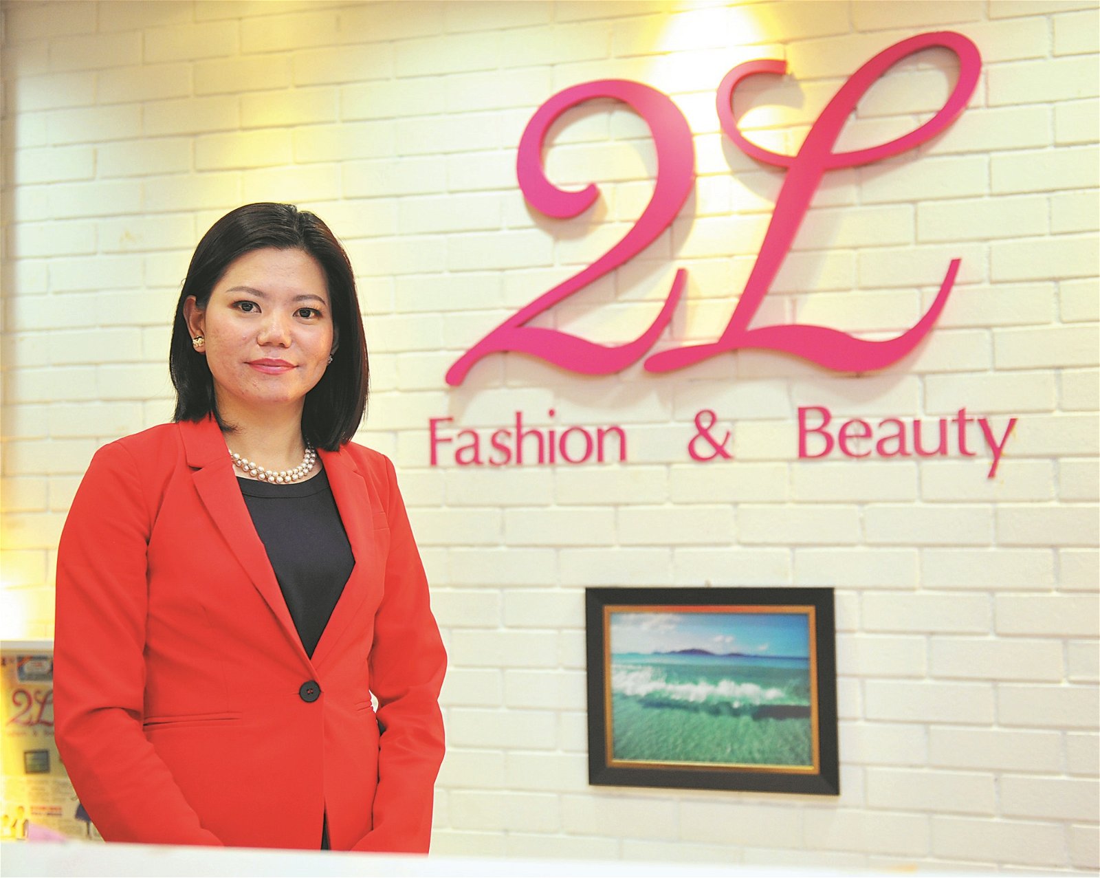 刘素妢在2001年创立2L服装店，由于定位不同，让2L服装店在创立初期，成功在市场上脱颖而出。（摄影：陈为康）