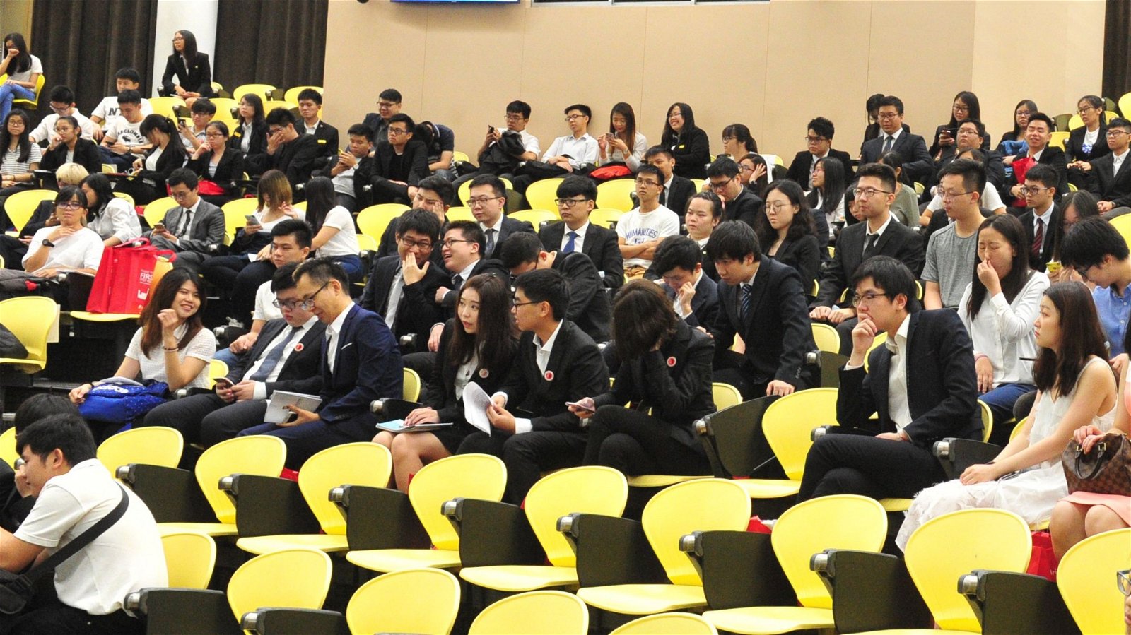 共有来自亚太7个地区，24所大专的华语辩论队，参与第八届亚太辩。