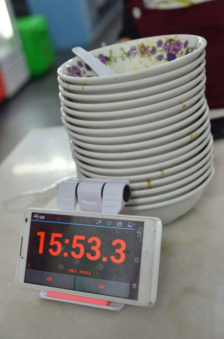 汤美凤近16分钟吃下4.5公斤的卤肉饭。