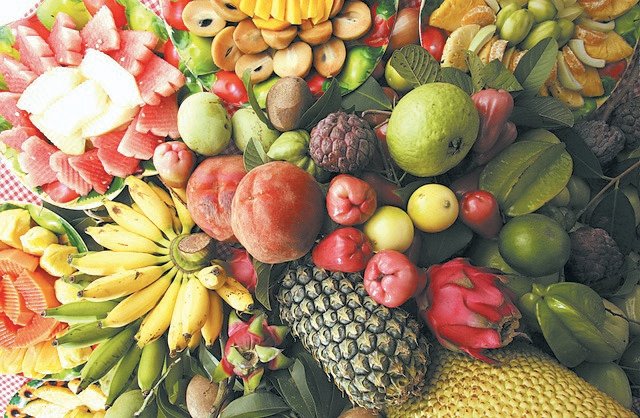 玛亨德兰呼吁公众多食用本地水果，“木瓜、香蕉、水翁等都具 有很棒的营养价值，反之从国外进口的水果为了保持 新鲜度，可能添加了有害健康的化学物。”