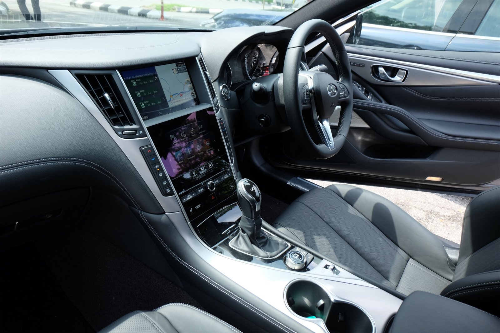 革命性的InTouch中央控制系统，让车主随时能够掌控多项行车资讯，弹指间串联世界。