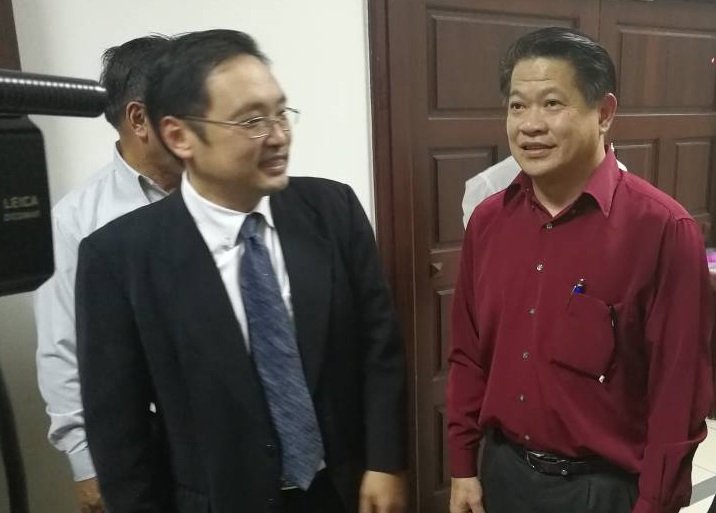行动党议员陈长锋（右）胜诉。