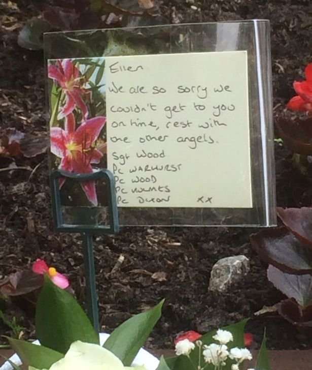 艾伦的死亡现场，有一张来自曼彻斯特警察局的卡片，上写著：“艾伦，对不起我们来晚了。请你在天堂和天使们安息。”署名是参与办案的几位警察。