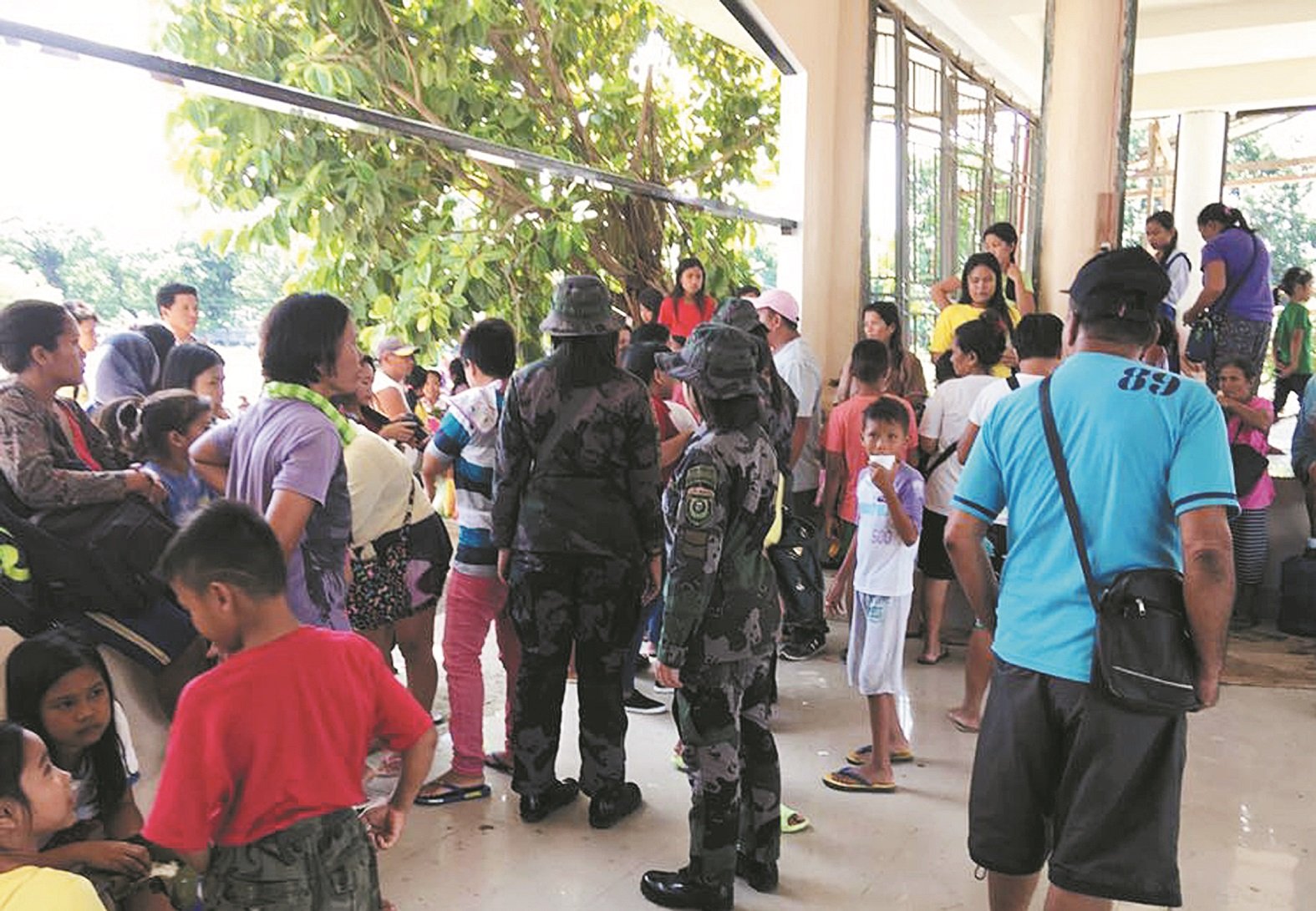 马拉维市战事仍未结束，190公里外的皮格卡瓦杨镇，周三也遭到菲南组织“摩洛伊斯兰自由斗士”占领，当地民众被撤离到疏散中心。