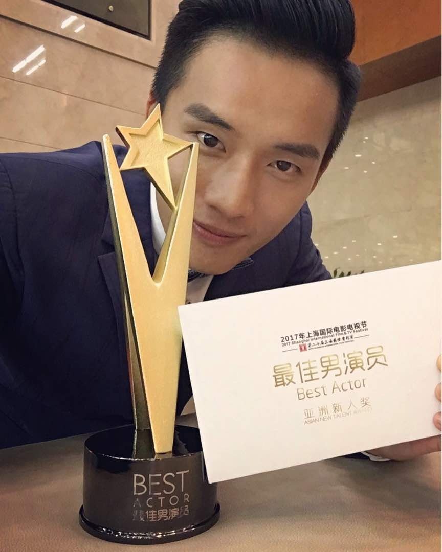 陈泽耀在摘下《第20届上海电影节亚洲新人奖》最佳男演员时，第一时间与《东方娱乐》分享得奖心情。