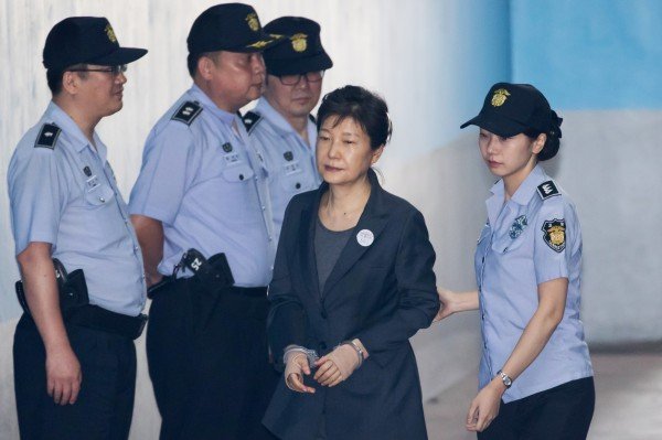 朴槿惠最后因“闺蜜门”贪渎丑闻被弹劾下台，暗杀计划胎死腹中。